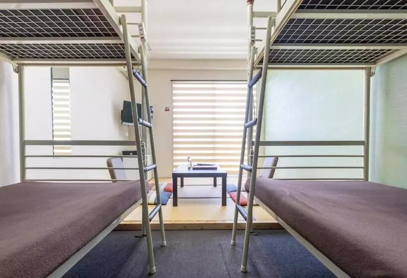 Standard Neljän Hengen Huone Jaettu Kylpyhuone, Omotenashi Hostel Miyajima