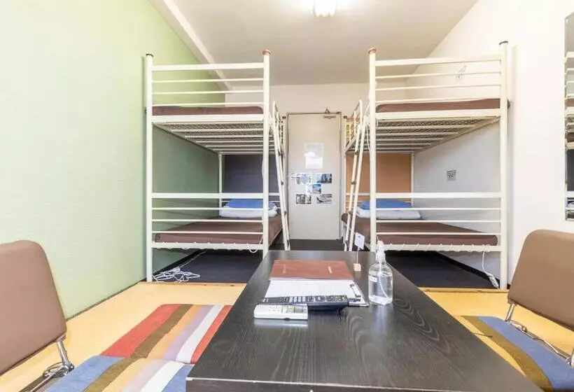Standard Neljän Hengen Huone Jaettu Kylpyhuone, Omotenashi Hostel Miyajima