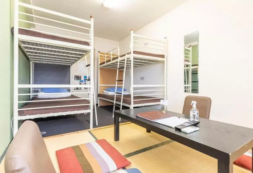 Standard Neljän Hengen Huone Jaettu Kylpyhuone, Omotenashi Hostel Miyajima