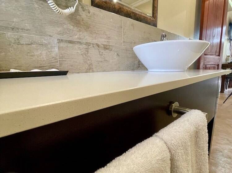 اتاق لوکس, Black Eagle Hotel & Spa