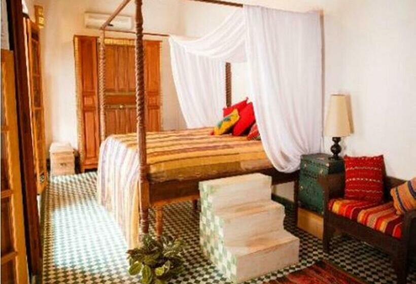 标准间, Riad Idrissy