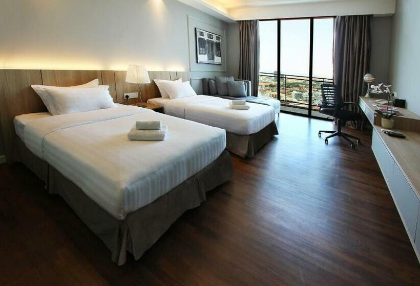 استودیوی استاندارد, The Shore Hotel & Residences