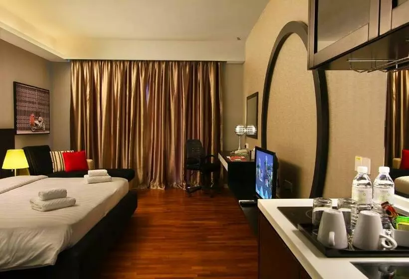 استودیوی استاندارد, The Shore Hotel & Residences