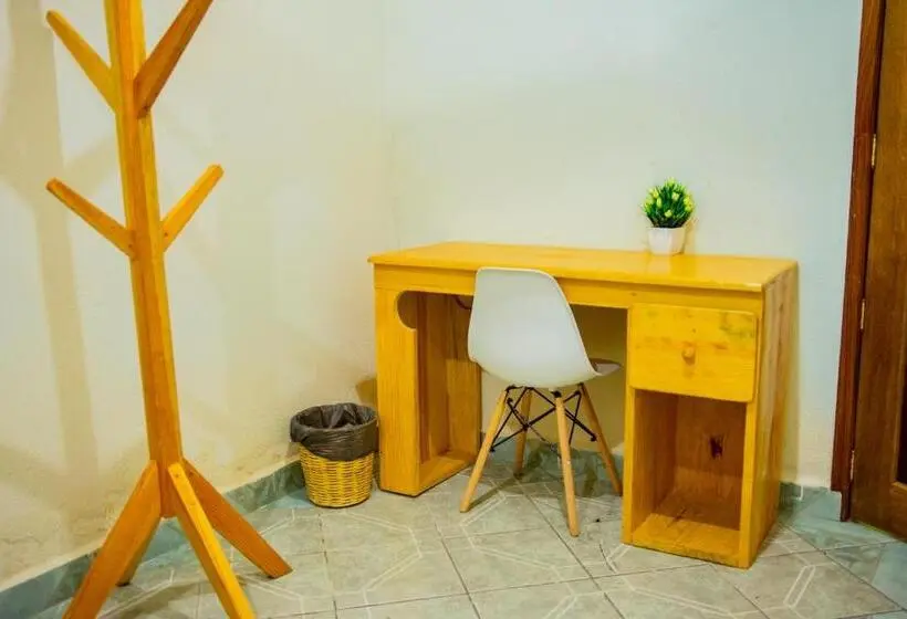 اتاق اکونومی, Posada Girasol