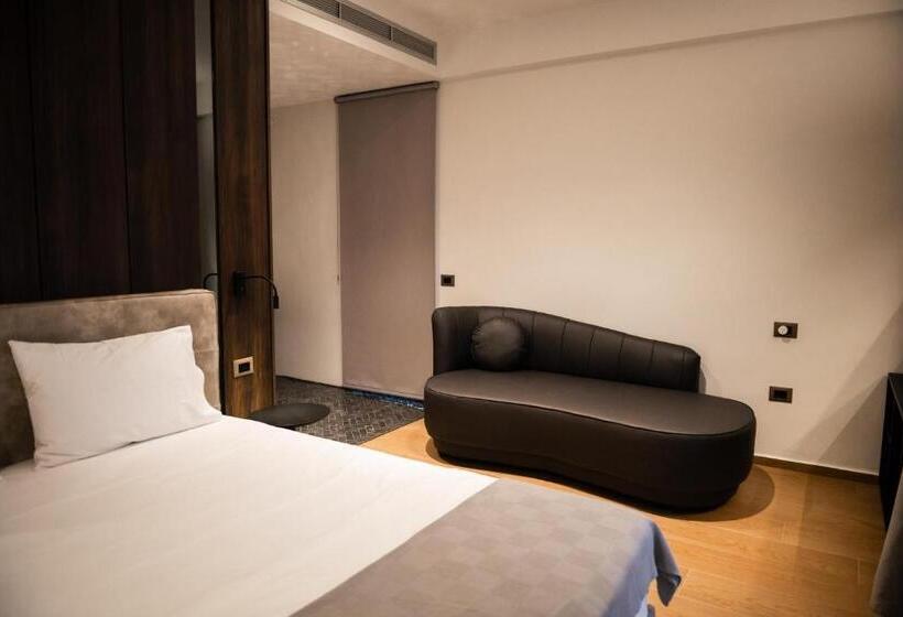 סוויטה נוף לים, Jost Caravel