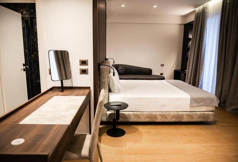 סוויטת דלוקס נוף לים, Jost Caravel