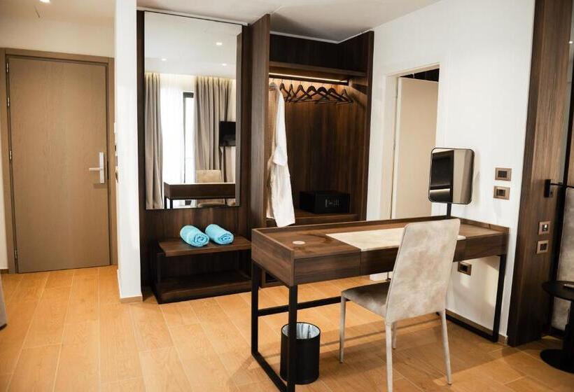 סוויטת דלוקס נוף לים, Jost Caravel