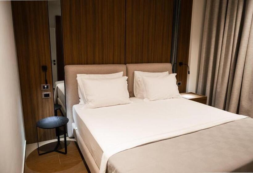 חדר משפחתי נוף לים, Jost Caravel