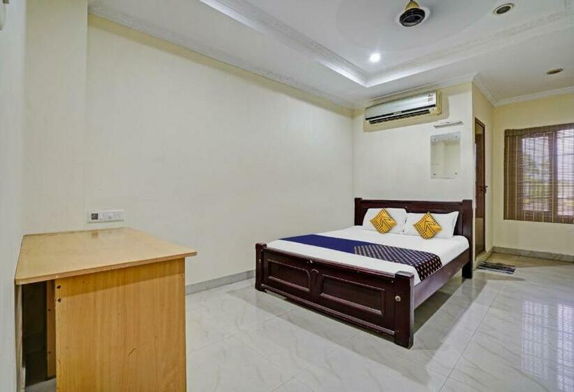 חדר קלאסי לשלושה, Spot On 81226 Cherai Rest Home