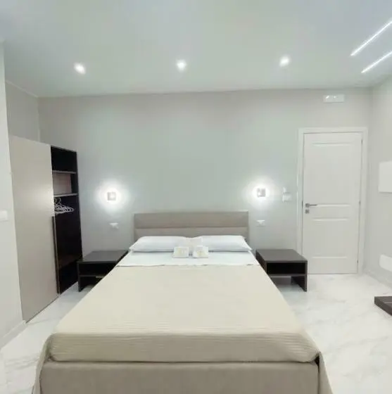 اتاق استاندارد سه نفره, Meligrana Central Rooms