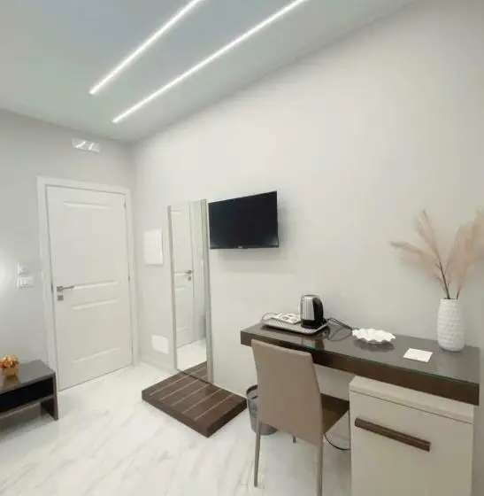 اتاق استاندارد سه نفره, Meligrana Central Rooms