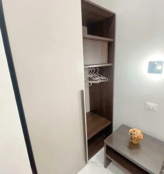 اتاق استاندارد سه نفره, Meligrana Central Rooms