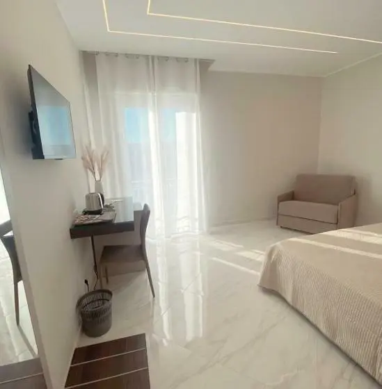 اتاق استاندارد سه نفره, Meligrana Central Rooms