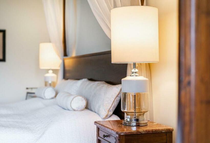 キングサイズベッドのデラックスルーム, Zámek Dobřenice