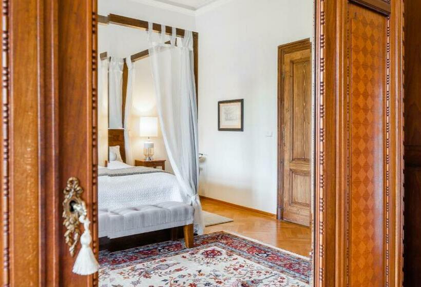 キングサイズベッドのデラックスルーム, Zámek Dobřenice