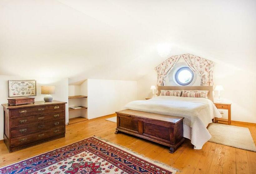 キングサイズベッドのスーペリアルーム, Zámek Dobřenice