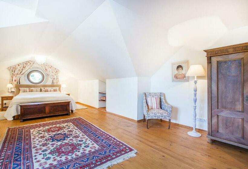 キングサイズベッドのスーペリアルーム, Zámek Dobřenice