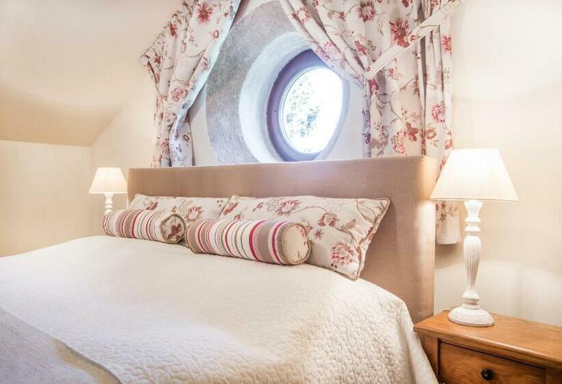 キングサイズベッドのスーペリアルーム, Zámek Dobřenice