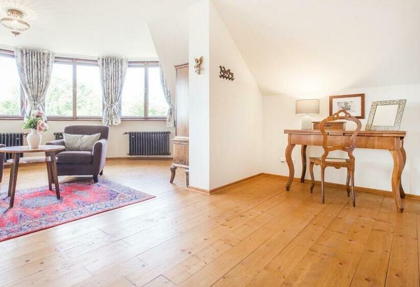 キングサイズベッドのスーペリアルーム, Zámek Dobřenice