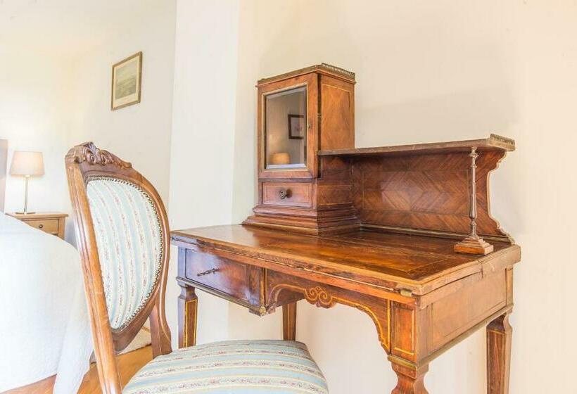 ガーデンビュースタンダードルーム, Zámek Dobřenice