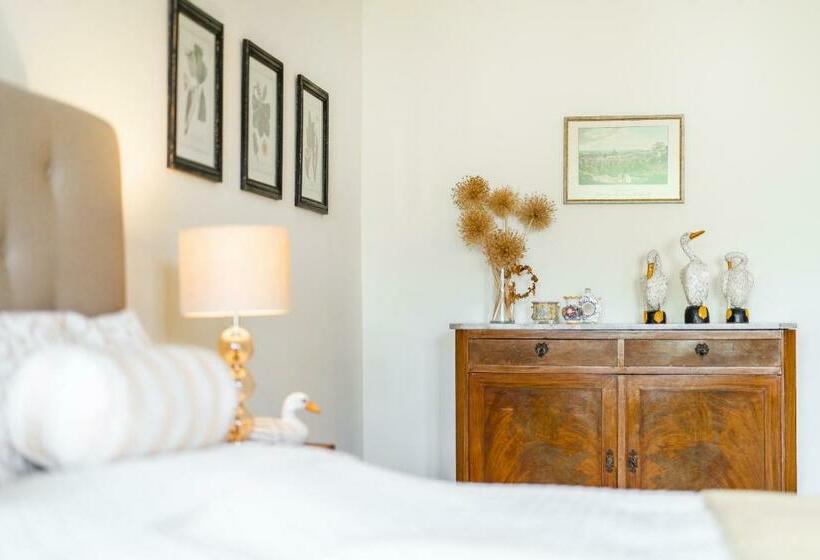 キングサイズベッドのデラックスルーム, Zámek Dobřenice