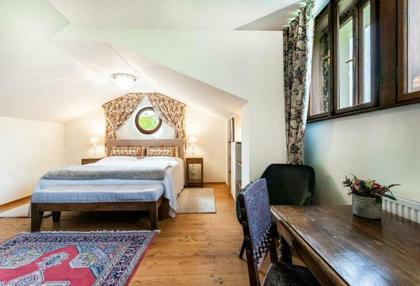 スーペリアトリプルルーム, Zámek Dobřenice