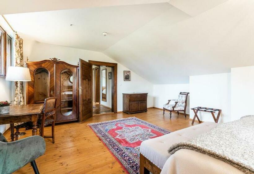 スーペリアトリプルルーム, Zámek Dobřenice