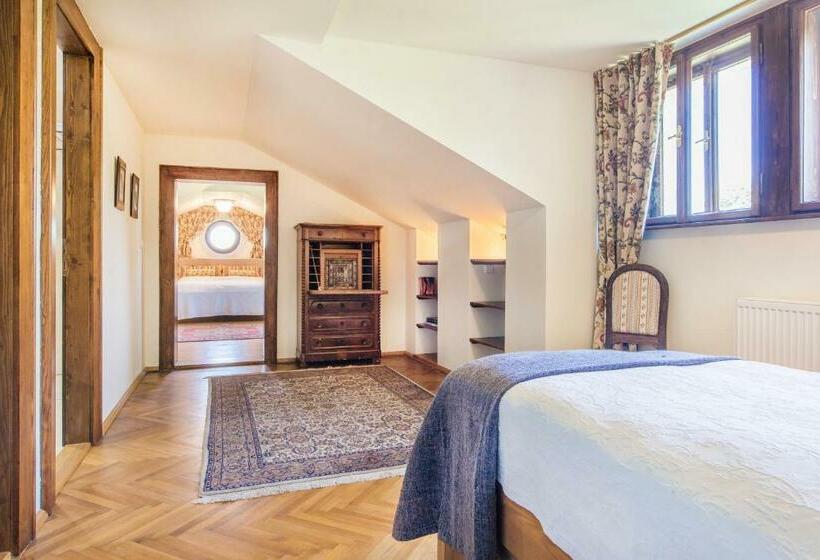 スーペリアトリプルルーム, Zámek Dobřenice