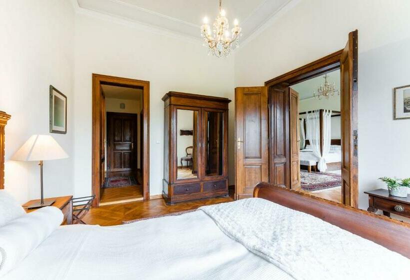 庭の見えるシングルルーム, Zámek Dobřenice