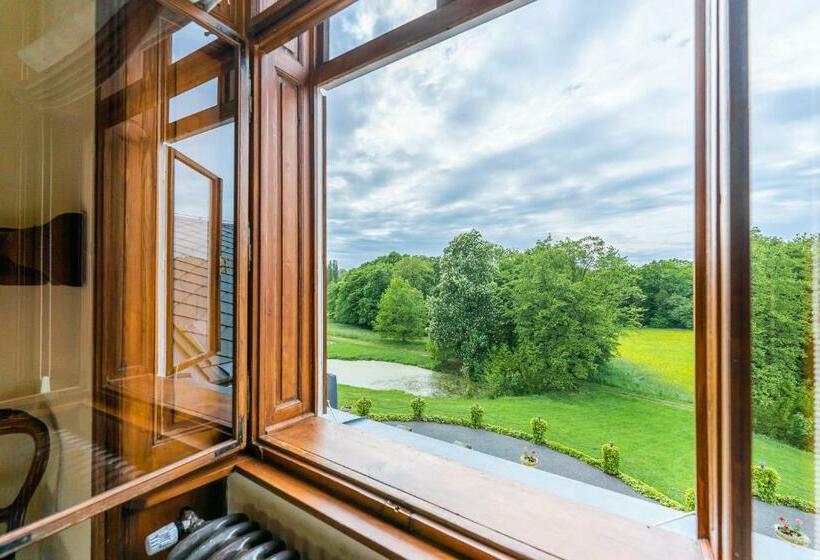 庭の見えるシングルルーム, Zámek Dobřenice