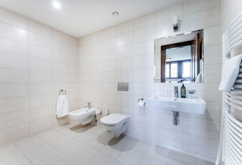 スーペリアトリプルルーム, Zámek Dobřenice