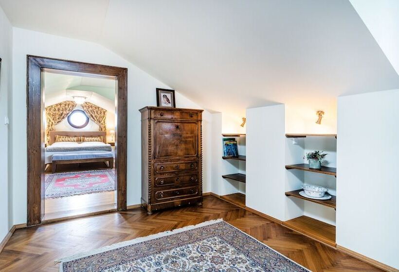 スーペリアトリプルルーム, Zámek Dobřenice