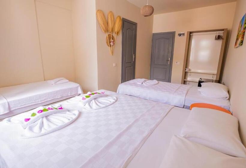 חדר משפחתי, Vera Hotel Kaş
