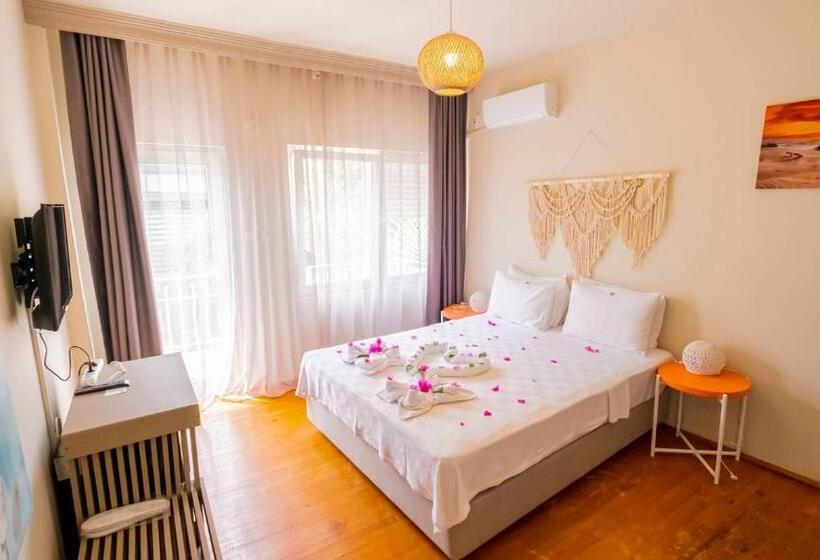 חדר סטנדרט נוף לים עם מרפסת, Vera Hotel Kaş