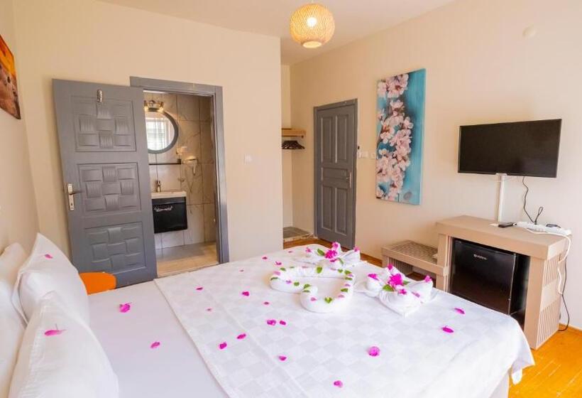 חדר סטנדרט נוף לים עם מרפסת, Vera Hotel Kaş