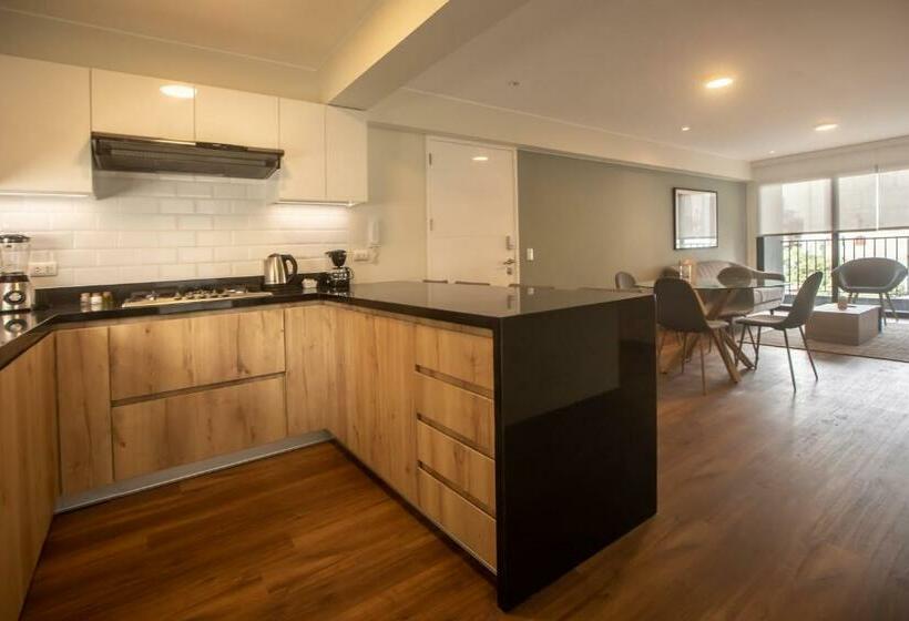Apartamento 1 Dormitório com Sacada, Alcanfores 1262 By Wynwood House