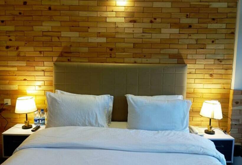 اتاق استاندارد با تخت بزرگ, Fogland Hotel Nathia Gali