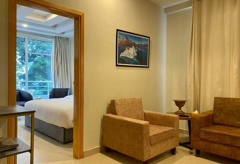 سوئیت با بالکن, Fogland Hotel Nathia Gali