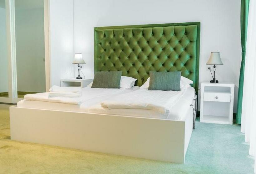 带大床的标准间, Somara