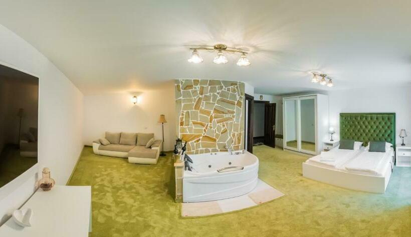 带大床的标准间, Somara