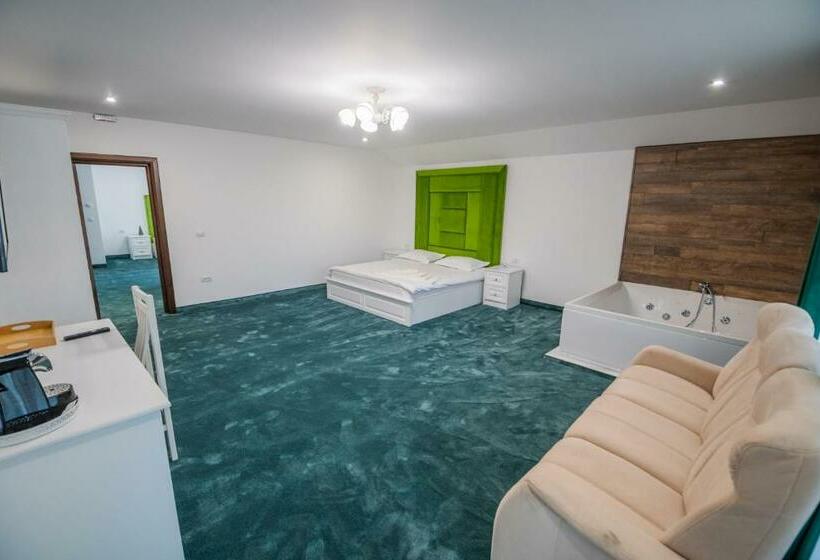 带1个卧室的顶楼公寓, Somara