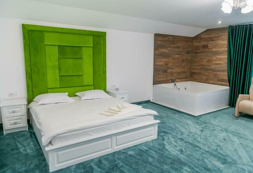 带1个卧室的顶楼公寓, Somara