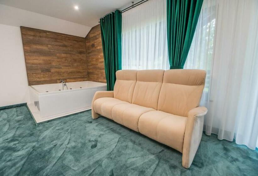 带1个卧室的顶楼公寓, Somara