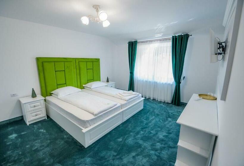 带1个卧室的顶楼公寓, Somara