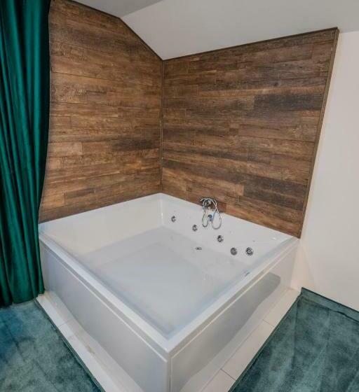 带1个卧室的顶楼公寓, Somara