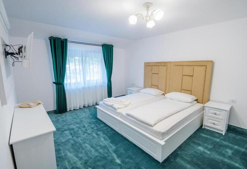 带1个卧室的顶楼公寓, Somara