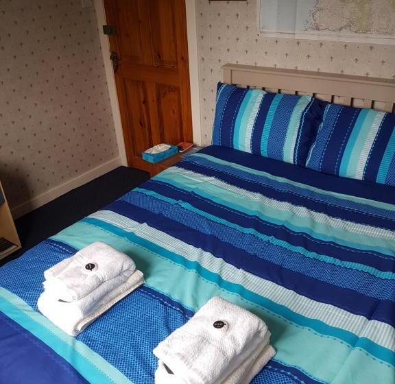 غرفة قياسية مع حمام خارجي, Ceum Thairis