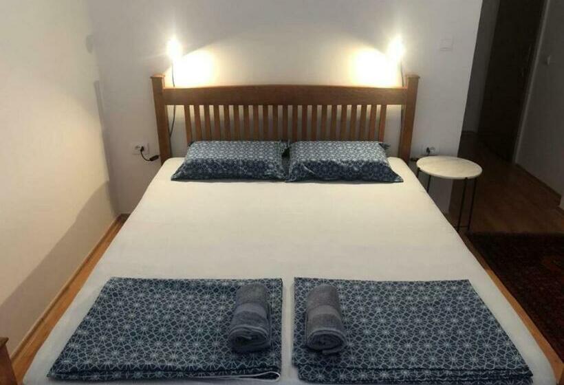 اتاق راحتی سه تخته, Igors