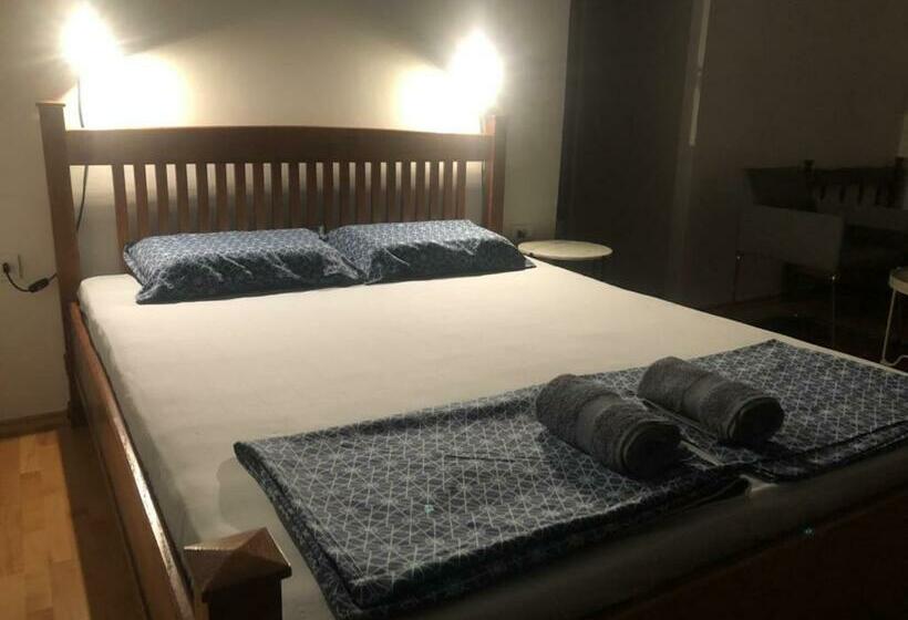 اتاق راحتی سه تخته, Igors