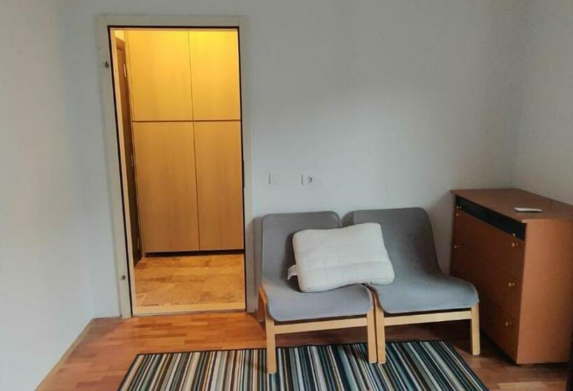 اتاق استاندارد با چشمانداز باغ, Igors